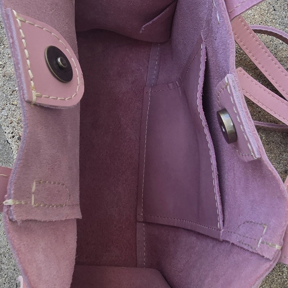 Portland Leather Vintage Pink Lola Crossbody- New - Picture 3 of 3